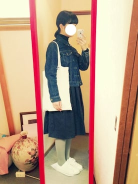 「黒タートルネック」｜「アイテム（デニムジャケット）」を使った、hmnさん（レディース・162cm）の春コーディネート