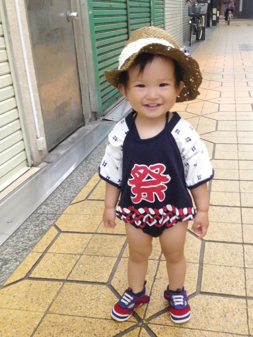 「通販のアイテム（浴衣、ブルー系）」を使った、波瑠さん（キッズ・90cm）の夏コーディネートの1枚目の写真