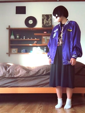 「バンドT」｜「アイテム（スタジャン）」を使った、ヤマさん（レディース・159cm）の秋コーディネート
