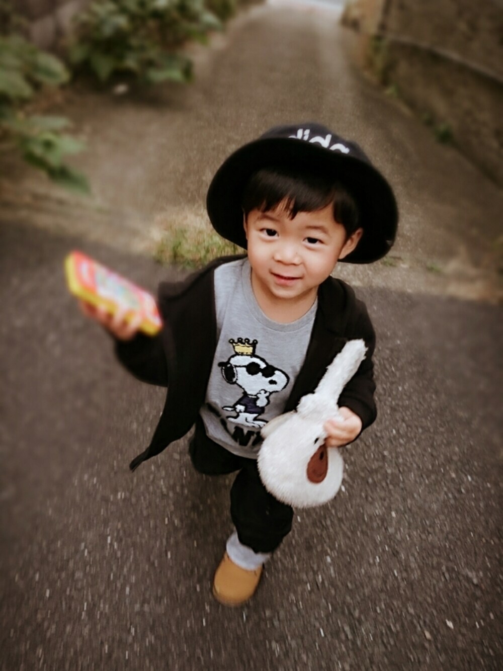 「Right-on、もうすぐ3歳、男の子」｜「PEANUTSの【PEANUTS】SNOOPY王冠ロンT（Tシャツ/カットソー、グレー系）」を使った、k♡tetsuさん（キッズ・90cm）の秋コーディネートの1枚目の写真