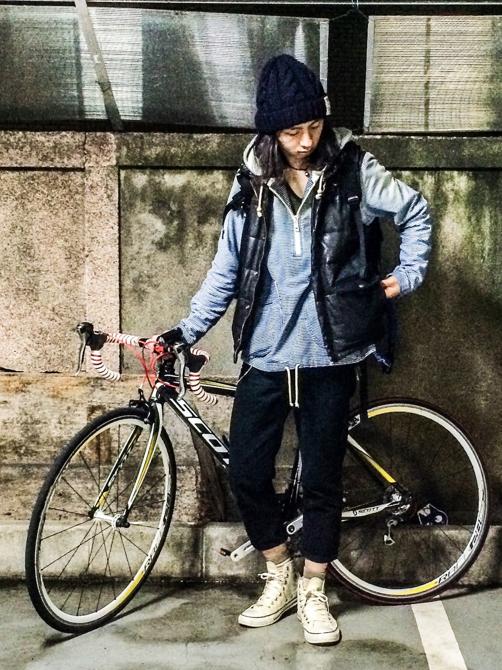 「コンバース、ボーダー、クロップド、古着MIX、ラインソックス、自転車スタイル、祝200万ダウンロード！」｜「Band of Outsidersのdenim parka（マウンテンパーカー、ブルー系）」を使った、ゆうぞー▼▲▼▲さん（メンズ・175cm）の春コーディネートの1枚目の写真