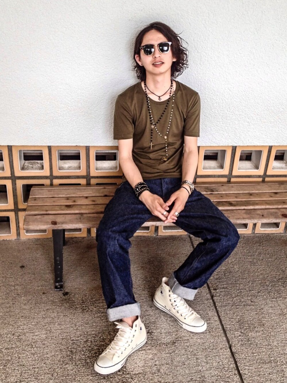 「コンバース、サングラス、ハイカットスニーカー、ウォーキングスタイル、リゾートスタイル、Tシャツ×デニム、サーフ ブンガク カマクラ」｜「BLK DNMのcut&sewn（Tシャツ/カットソー、グリーン系）」を使った、ゆうぞー▼▲▼▲さん（メンズ・175cm）の夏コーディネートの1枚目の写真