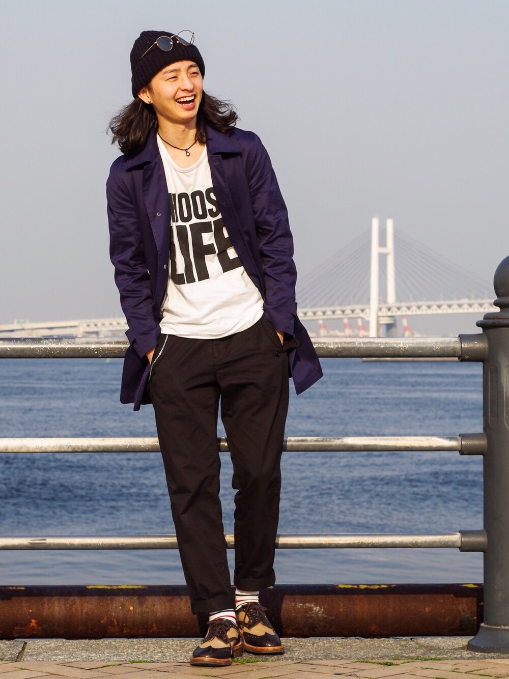 「ロールアップ、tricker's、ニット帽、ボーダーソックス、ビッグシルエット、コート、WEAR文化祭」｜「Tricker'sのdress shoes（ドレスシューズ、ブラウン系）」を使った、ゆうぞー▼▲▼▲さん（メンズ・175cm）の秋コーディネートの1枚目の写真