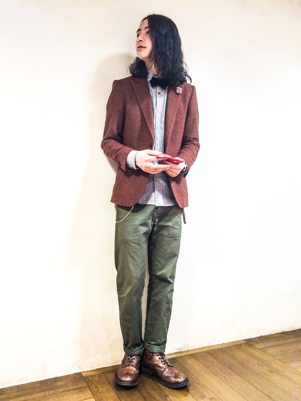 「2014年、ラストWEAR、紅白カラー2015、tricker's、蝶ネクタイ、ギンガムチェック、ジャケット」｜「Tricker'sのcountry boots（ブーツ、ブラウン系）」を使った、ゆうぞー▼▲▼▲さん（メンズ・175cm）の冬コーディネートの1枚目の写真