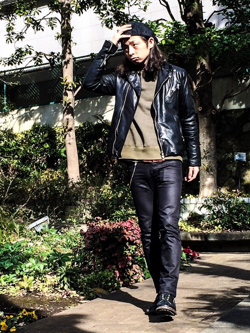 「目力のなさ、黒スキニー、キャスケット、tricker's、オーダーメイド、ダブルライダース、スウェット」｜「MANIERAのcasquette（キャスケット、ブラック系）」を使った、ゆうぞー▼▲▼▲さん（メンズ・175cm）の冬コーディネートの1枚目の写真