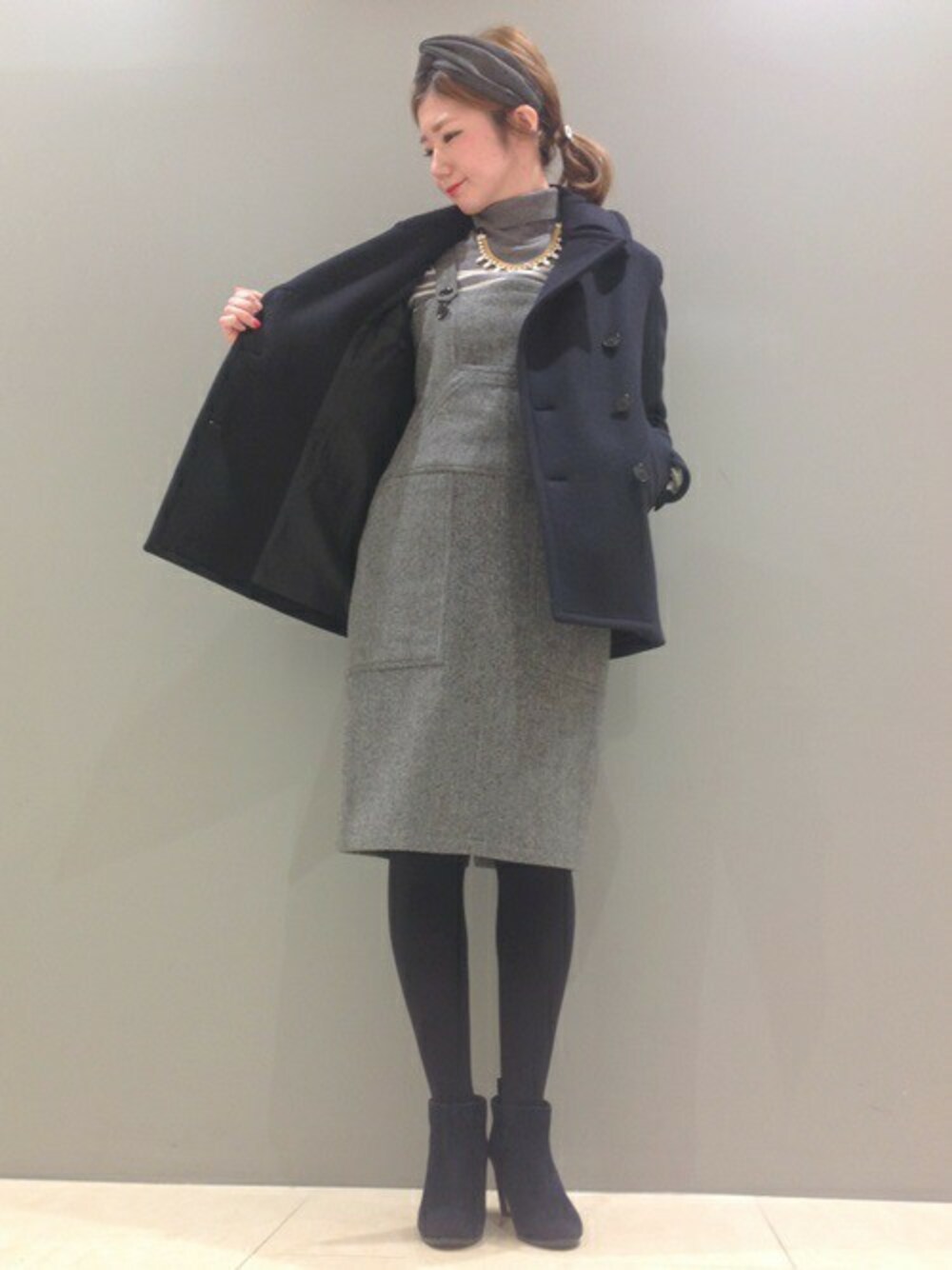 「ブーティ、ツイード、ヘアバンド、サロペット、shinzone、タートルネック、SHIPS for women」｜「SHIPS for womenのSHINZONE:ヘリンボーンサロペット◇（サロペット/オーバーオール、グレー系）」を使った、中本さん（レディース・157cm）の秋コーディネートの1枚目の写真