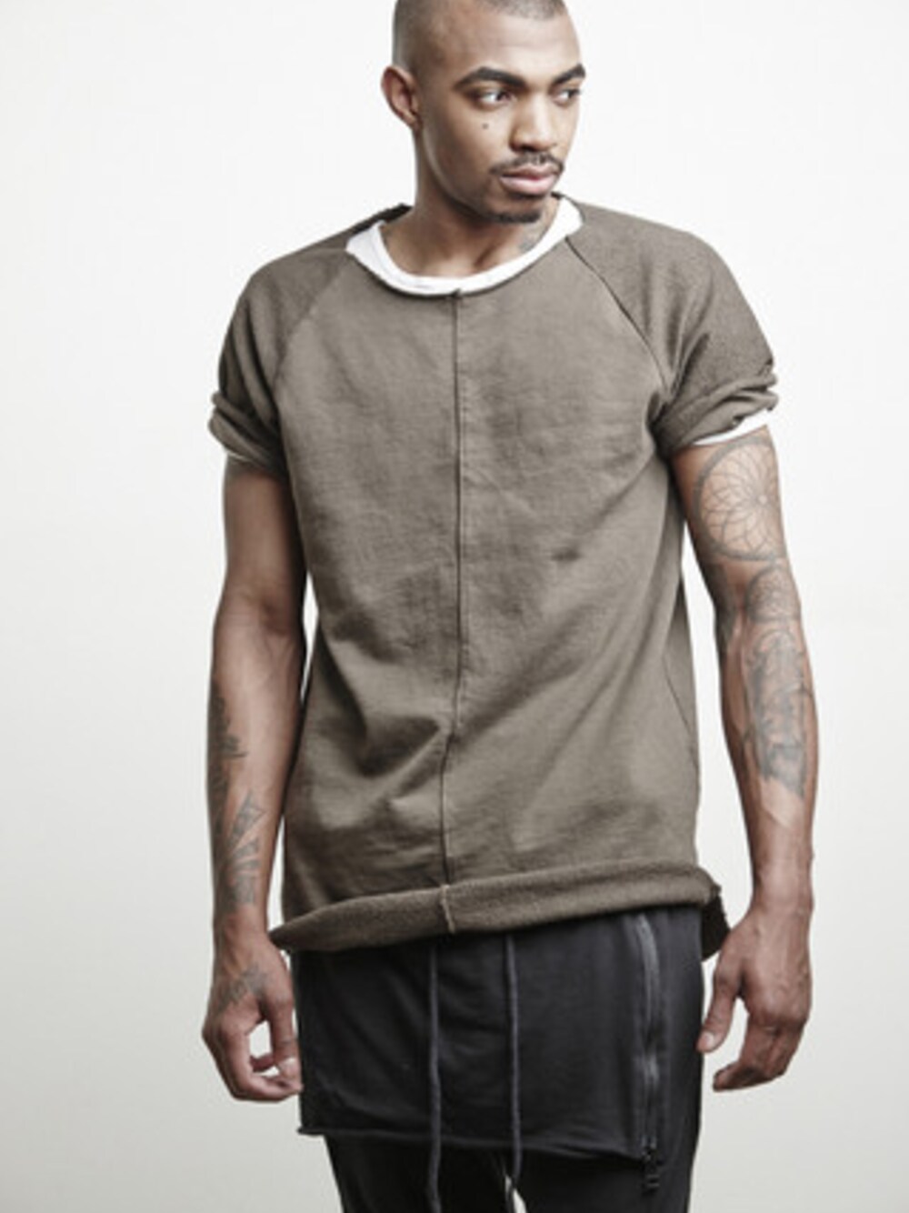 「Los Angeles、Daniel Patrick」｜「Daniel PatrickのShield Pant（その他パンツ、ブラック系）」を使った、DANIELPATRICKさん（メンズ・183cm）の秋コーディネートの1枚目の写真