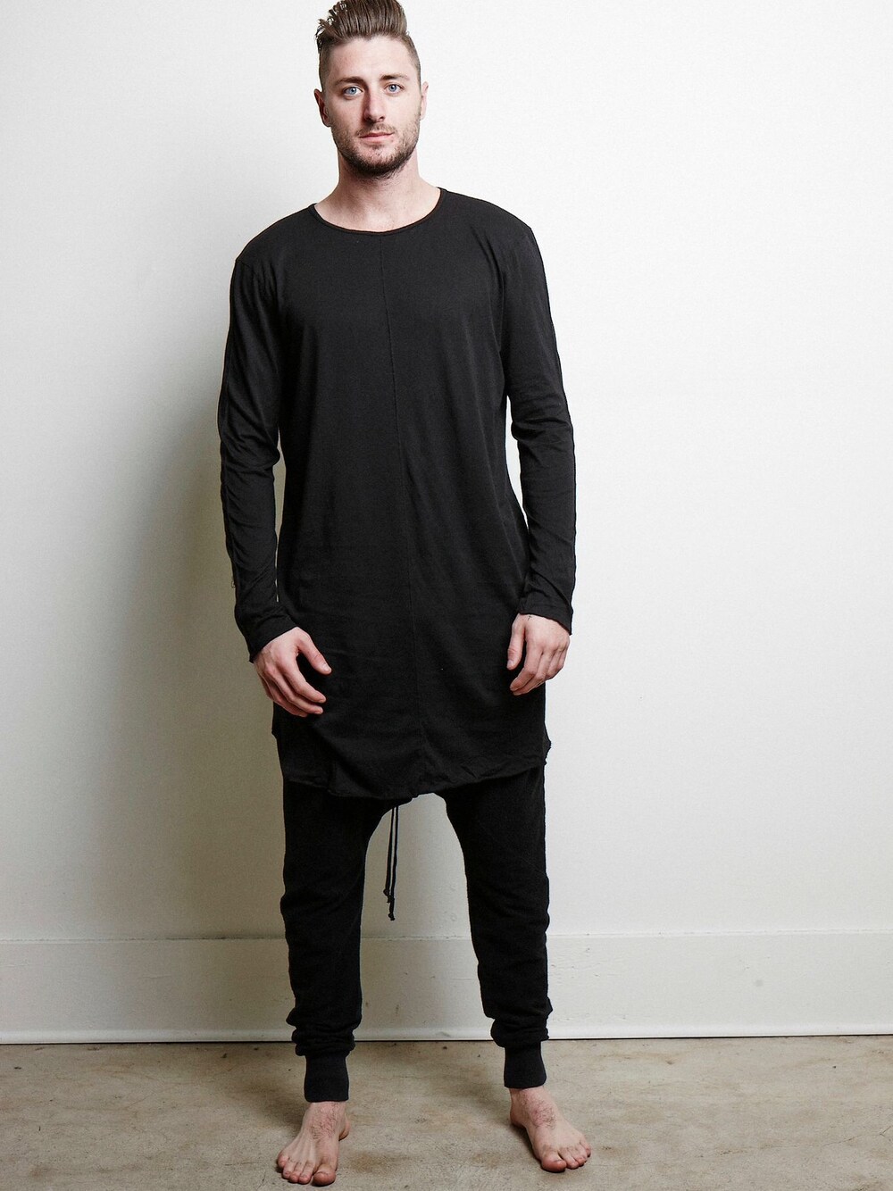 「Daniel Patrickのアイテム（Tシャツ/カットソー、ブラック系）」を使った、DANIELPATRICKさん（メンズ・178cm）の冬コーディネートの1枚目の写真