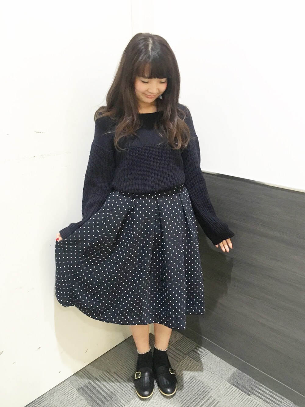 「水玉、レトロ、フレアスカート、古着風」｜「E hyphen world galleryのアイテム（トップス、ブルー系）」を使った、こりんさん（レディース・153cm）の冬コーディネートの1枚目の写真