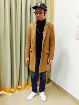 「OLIVER PEOPLES」｜「アイテム（チェスターコート）」を使った、金城直輝さん（メンズ・170cm）の冬コーディネート