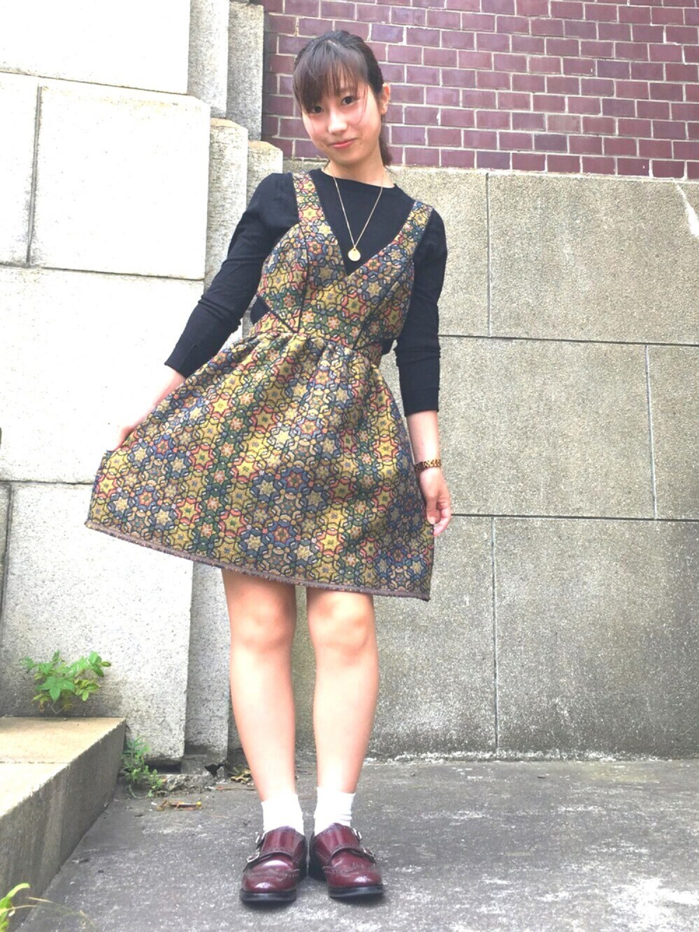 「church's、ワンピース、ゴールド、ダブルモンク、FRAY I.D、ウイングチップ、休日スタイル、マークバイマークジェイコブス、低身長、MARC BY MARC JACOBS」｜「ecoteのハワイのアーバンアウトフィッターズにて一目惚れして値段見ずに買ってしまったやつ。（ワンピース、ゴールド系）」を使った、コムネギさん（レディース・148cm）の秋コーディネートの1枚目の写真
