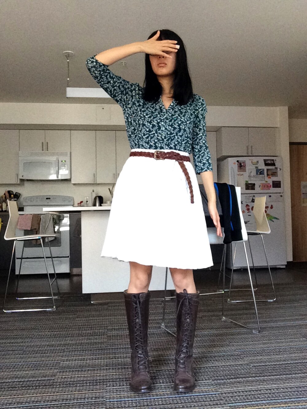 「white、floral、skirt、boots、fall、ootd、casual」｜「smart setのeyelet white full skirt（スカート、ホワイト系）」を使った、Lucyさん（レディース・168cm）の秋コーディネートの1枚目の写真