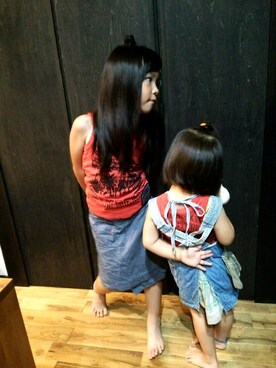 「F.O.KIDS（エフオーキッズ）のアイテム（タンクトップ）」を使った、歌Three Sistersさん（キッズ・130cm）の夏コーディネート