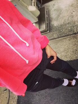 パーカーを使った 蛍光ピンク のレディース人気ファッションコーディネート Wear