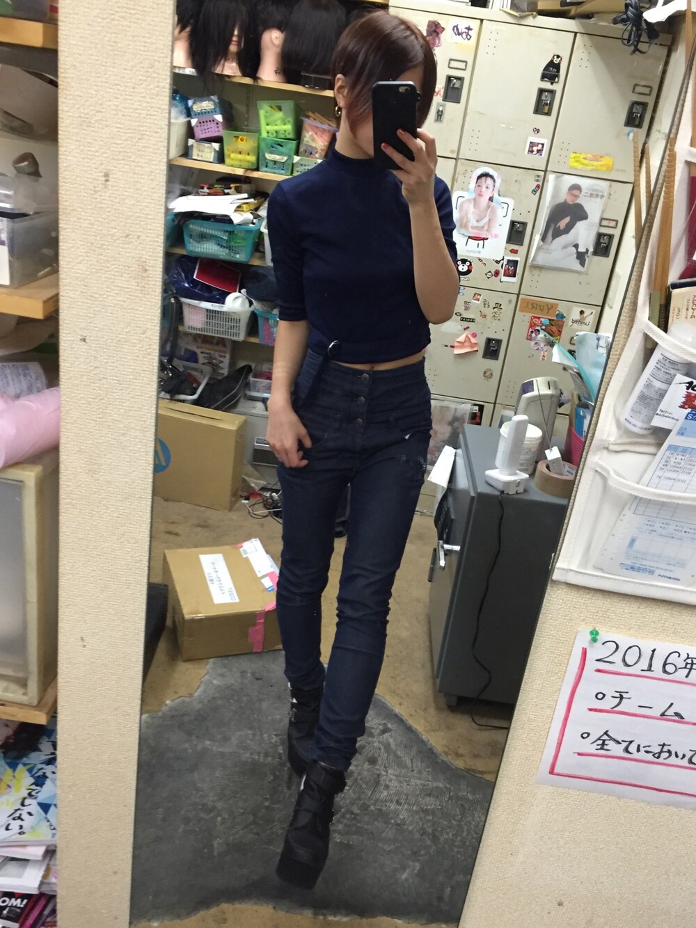 「ママコーデ、ハイウエスト、ハイウエストパンツ、ハイウエストスキニー、ハイウエストデニム、MA-1、春、タイト、ショートヘア、デニムオンデニム」｜「H&Mのアイテム（Tシャツ/カットソー、ブルー系）」を使った、Yuri mom.♡さん（レディース・156cm）の春コーディネートの1枚目の写真