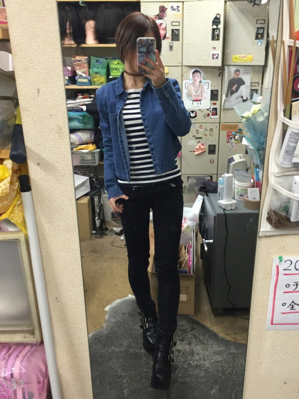 「デニムジャケット、ピンクベージュ、ビックT、黒スキニー、ボーダートップス、チェックシャツ、キャミソール、オーバーオール、ママコーデ、ショートカット」｜「FOREVER 21のアイテム（その他パンツ、ブラック系）」を使った、Yuri mom.♡さん（レディース・156cm）の春コーディネートの1枚目の写真