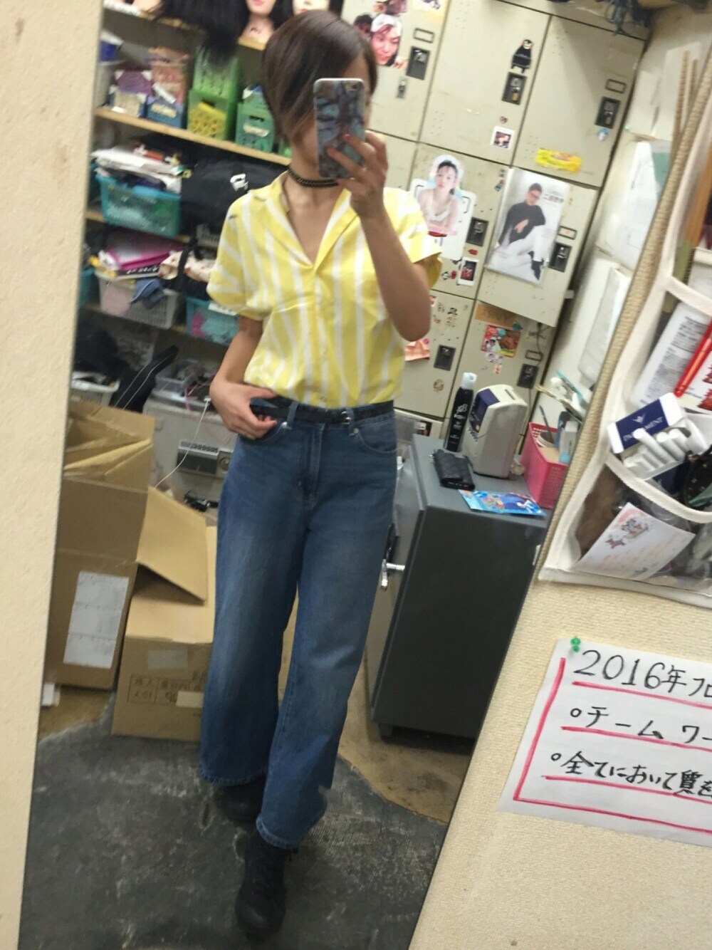 「オフショルダー、ロンT、Ungrid、ワイドパンツ、刺繍ブラウス、シャツスタイル、ママコーデ、ショートヘア、黒コンバース、コンバース」｜「GUのアイテム（デニムパンツ、ブルー系）」を使った、Yuri mom.♡さん（レディース・156cm）の春コーディネートの1枚目の写真