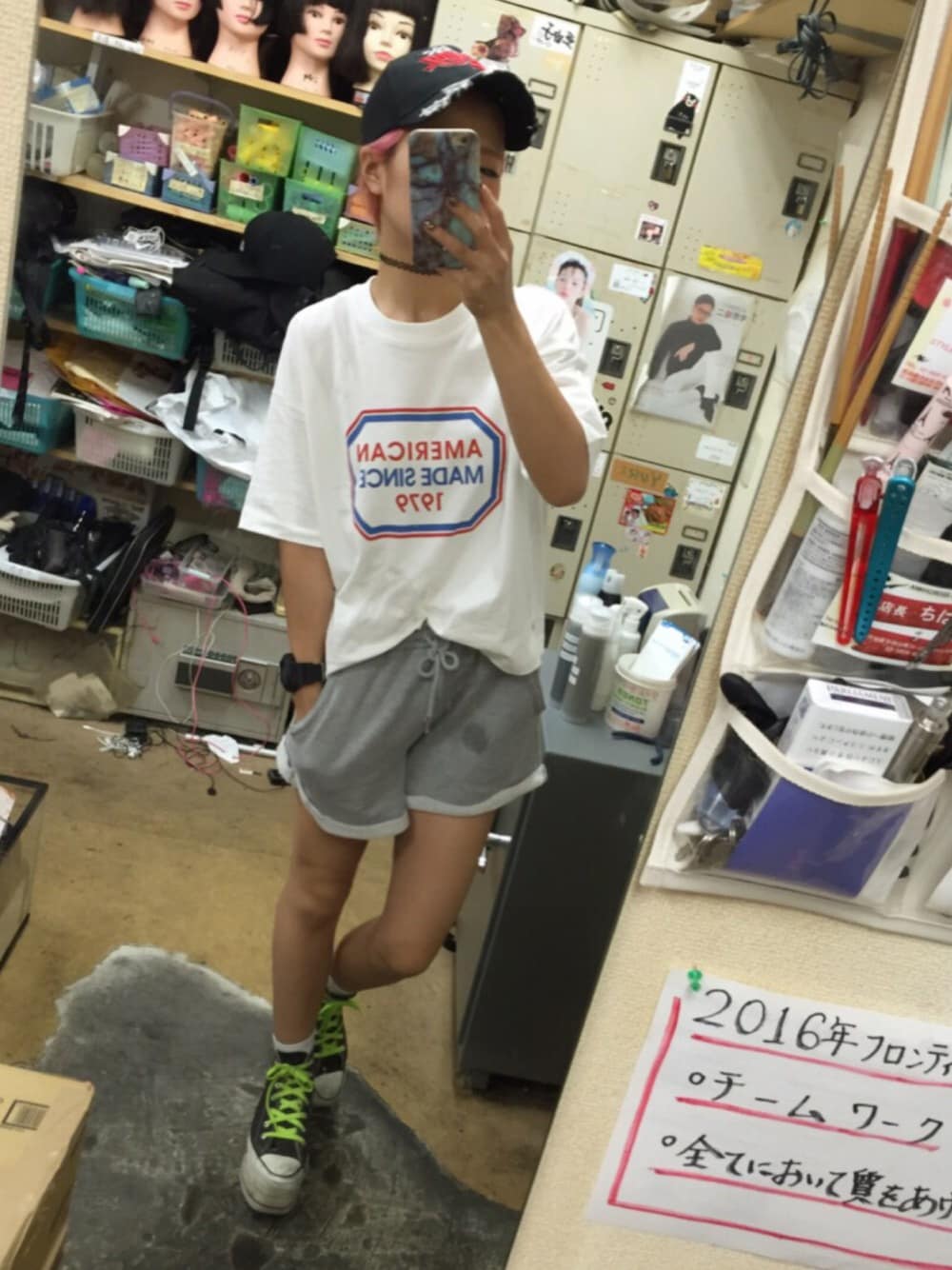 「ママコーデ、キャップ、シンプルコーデ、白Tシャツ、スウェット、夏、ショートパンツ、ロゴT、コンバース、短パン」｜「GUのアイテム（Tシャツ/カットソー、ホワイト系）」を使った、Yuri mom.♡さん（レディース・156cm）の夏コーディネートの1枚目の写真