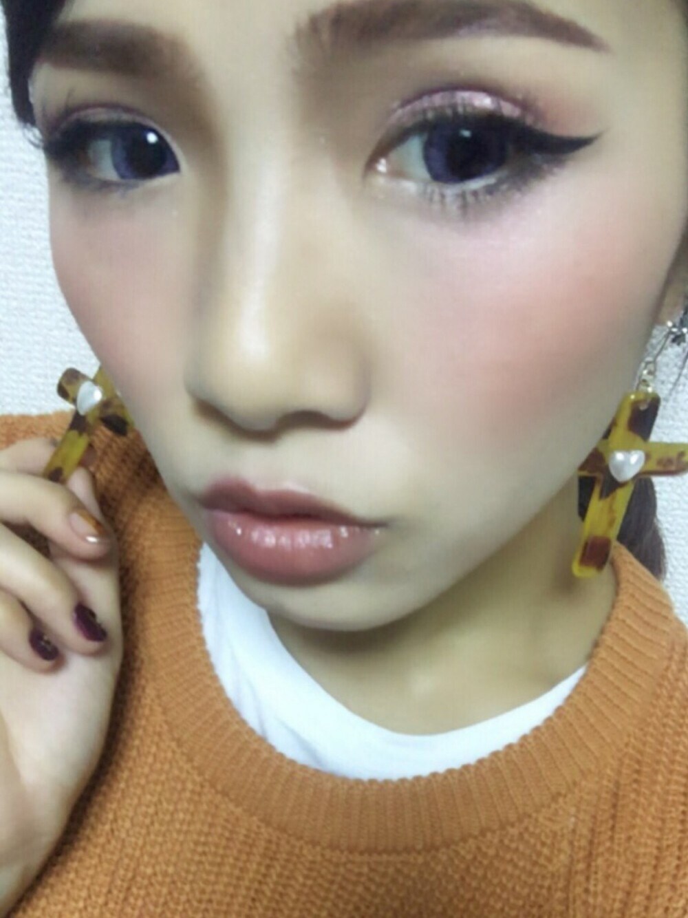 「秋のコーデ、スエード、ベレー帽、ゆるカジ、リブハイネック、テラコッタ、ベロアパンツ、メイクアップ、秋、赤髪」｜「NEW秋ネイル♡のアイテム（ハンドケア/ハンドクリーム、レッド系）」を使った、Yuri mom.♡さん（レディース・156cm）の秋コーディネートの1枚目の写真