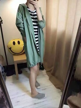 「アイテム（トレンチコート、グリーン系）」を使った、开始®艾小斯さん（レディース・165cm）の秋コーディネート