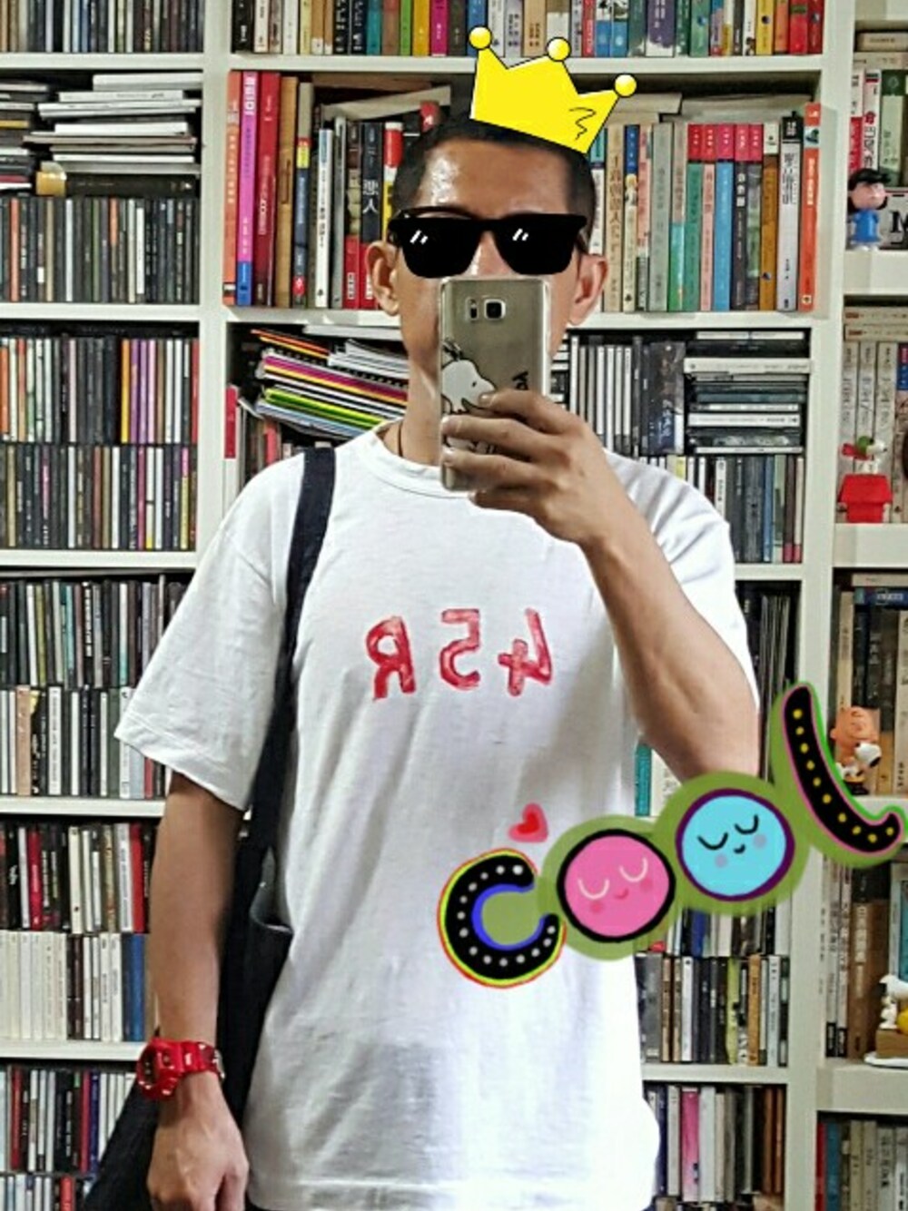 「45Rのアイテム（Tシャツ/カットソー、ホワイト系）」を使った、Sam Ngさん（メンズ・162cm）の冬コーディネートの1枚目の写真