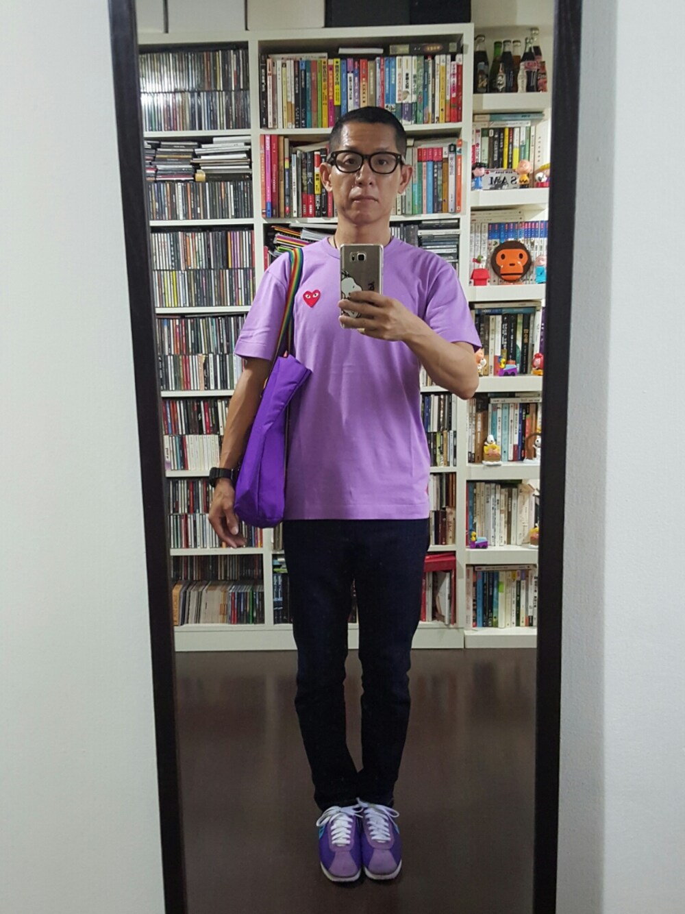 「COMME des GARCONSのアイテム（Tシャツ/カットソー、パープル系）」を使った、Sam Ngさん（メンズ・162cm）の春コーディネートの1枚目の写真