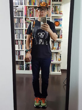 「アイテム（トートバッグ、オレンジ系）」を使った、Sam Ngさん（メンズ・162cm）の春コーディネート