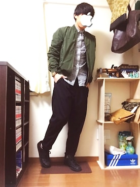 「UP START（アップスタート）のアイテム（スラックス）」を使った、tomiさん（メンズ・171cm）の春コーディネート