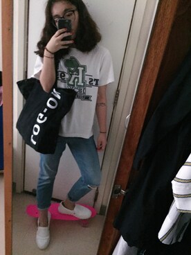 「UNIQLO（ユニクロ）のアイテム（Tシャツ/カットソー、ホワイト系）」を使った、醫生凱さん（レディース・162cm）の秋コーディネート