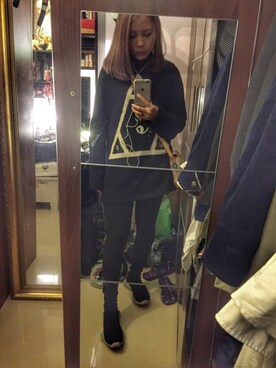 「UNIF」｜「アイテム（ニット/セーター）」を使った、Elizabeth Edoさん（レディース・156cm）の冬コーディネート