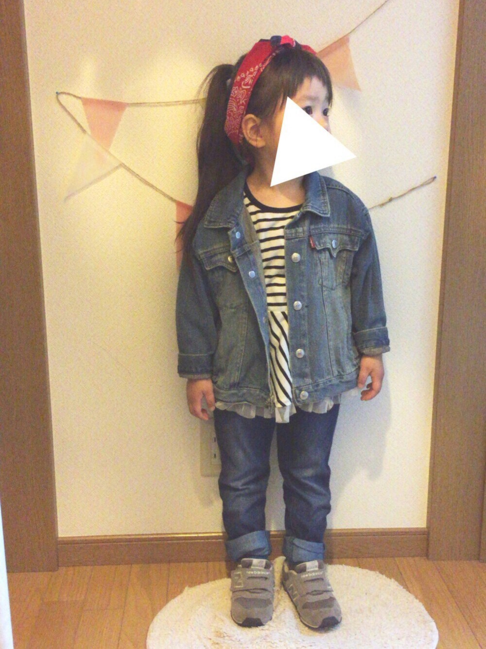 「春コーデ、プチプラ、女の子、kids、キッズコーデ、バンダナ、Gジャン、ボーダー、2歳、ポニーテール」｜「西松屋のアイテム（ワンピース、ホワイト系）」を使った、ai ◡̈* さん（キッズ・100cm）の春コーディネートの1枚目の写真