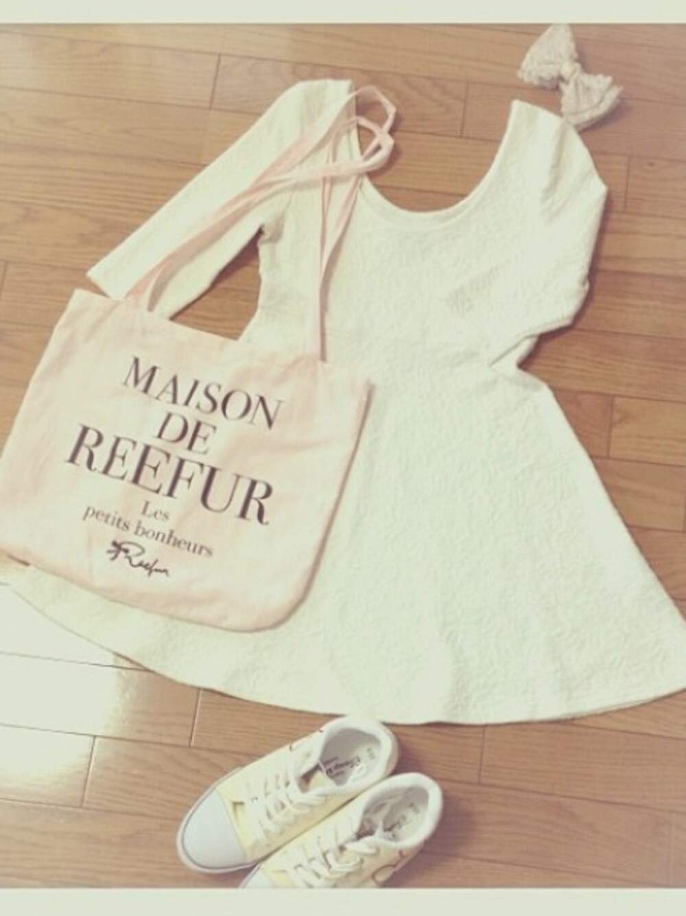 「スニーカー、ホワイト、snidel、reefur、ホワイト×ホワイト、MAISON DE REEFUR(MAISON DE REEFUR)、祝200ダウンロード！」｜「SNIDELのアイテム（ワンピース、ホワイト系）」を使った、chiharuさん（レディース・158cm）の春コーディネートの1枚目の写真