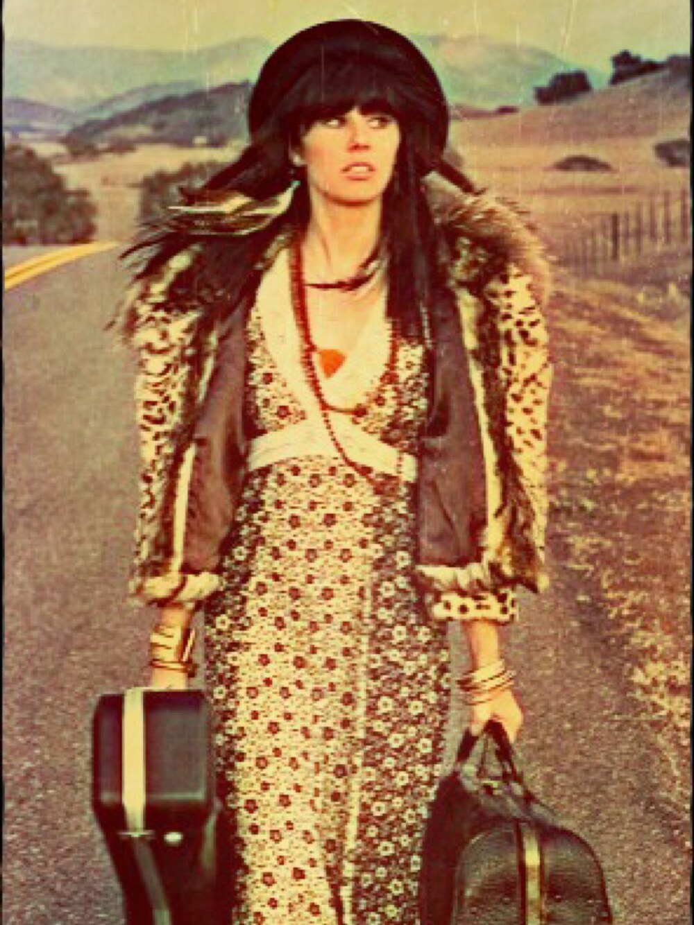 「printonprint_vogue、fur、vintage style、bohemians、70's、dress」｜「VINTAGEのアイテム（ドレス、ブラウン系）」を使った、 Bard &  Paul さん（レディース・173cm）の秋コーディネートの1枚目の写真