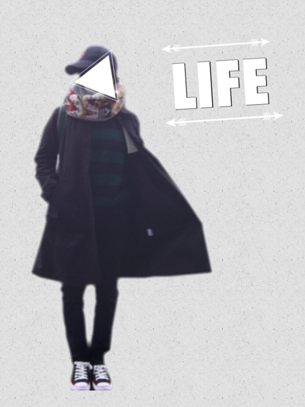 グレー系のTシャツ/カットソー、グリーン系のトートバッグ、グリーン系のニット/セーターを着用したレディースの冬コーディネートの1枚目の写真