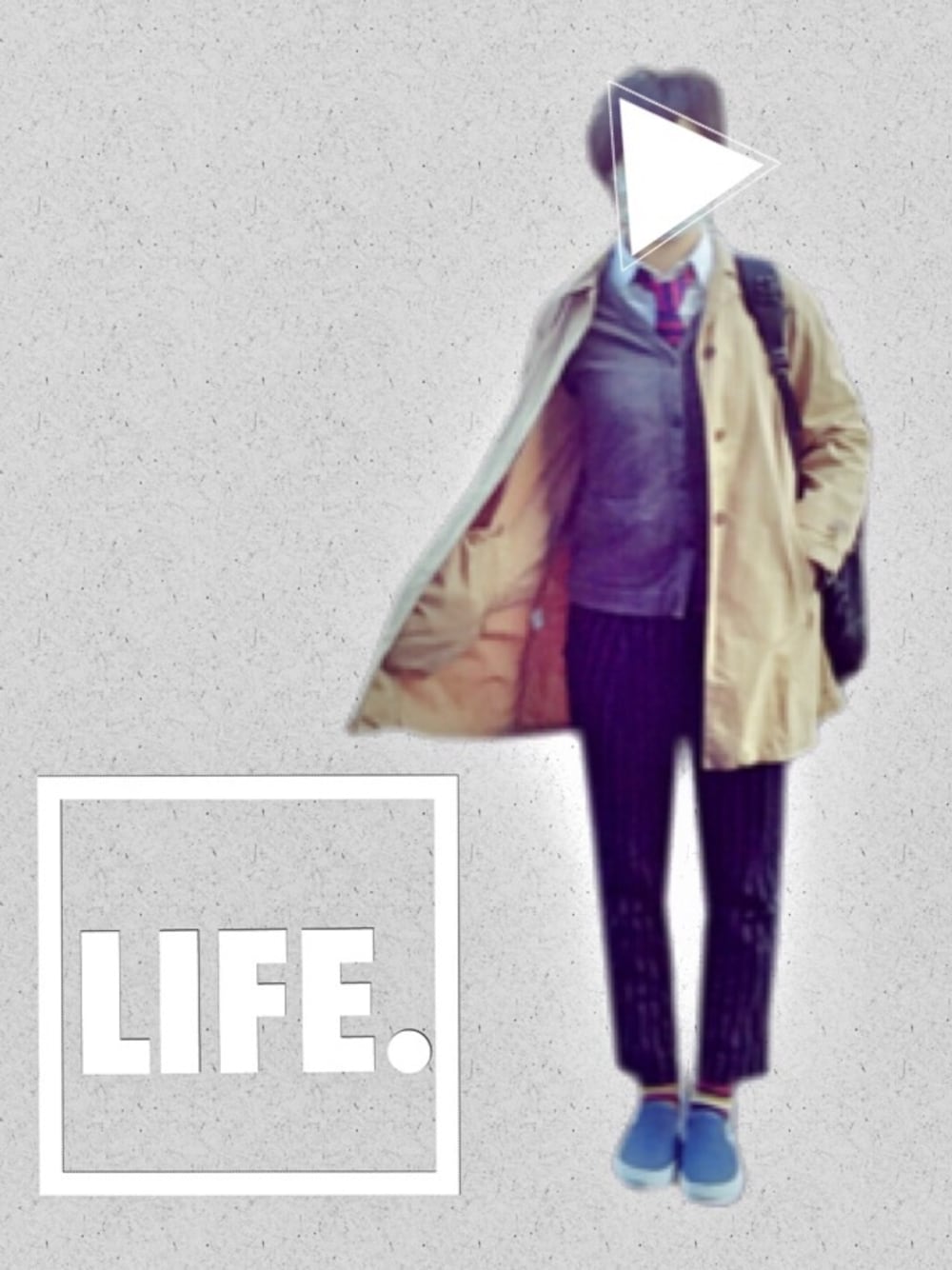 ブルー系のその他パンツ、レッド系のネクタイ、ブラック系のバックパック/リュックを着用したレディースの春コーディネートの1枚目の写真