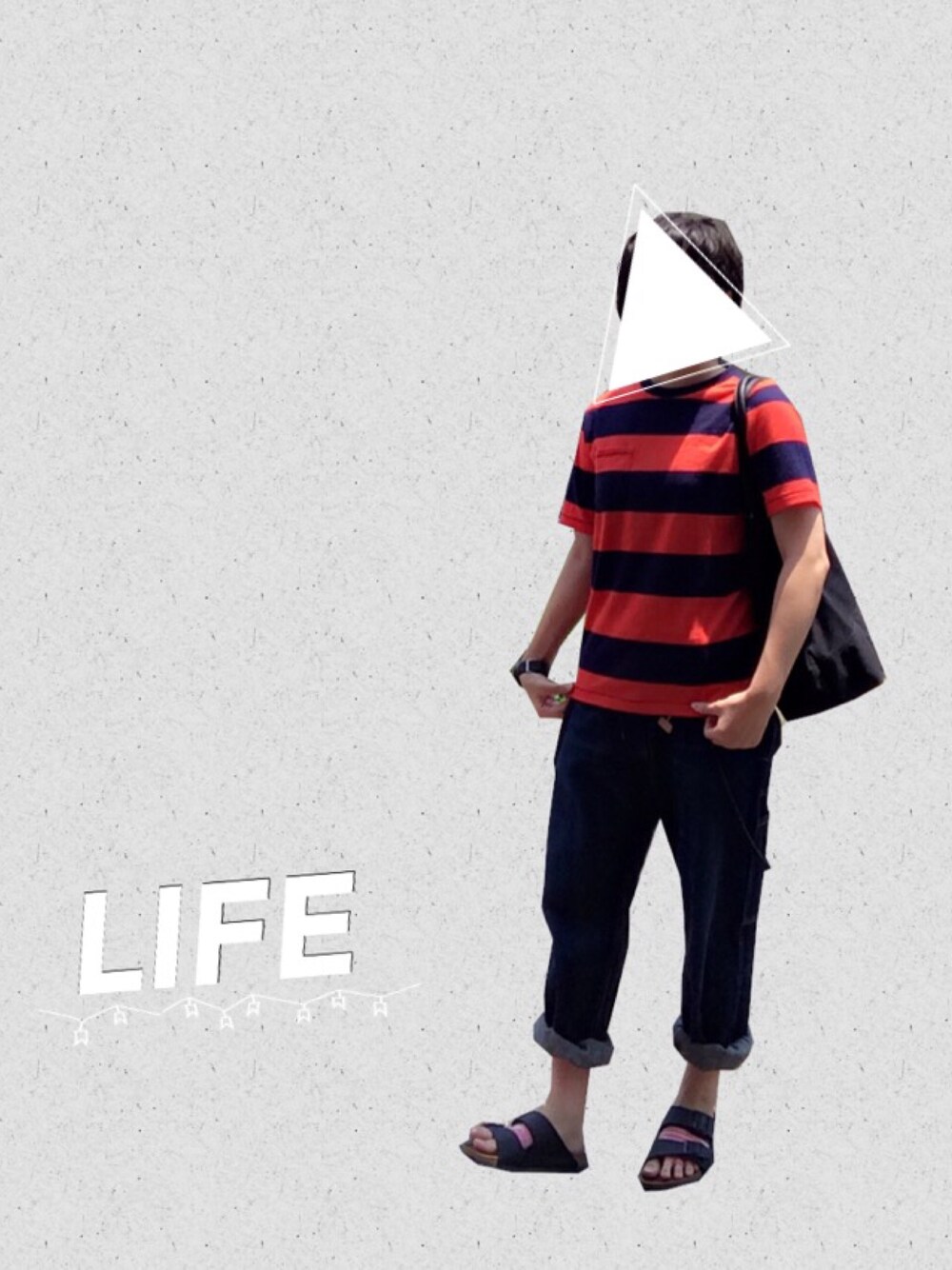 レッド系のTシャツ/カットソー、ブラック系のトートバッグ、ブルー系のパンツを着用したレディースの夏コーディネートの1枚目の写真