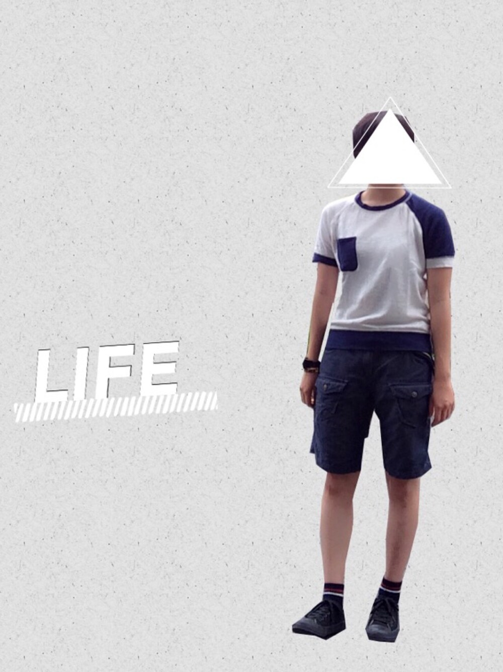 その他のスウェット、ブラック系のスニーカー、ブラック系のアナログ腕時計を着用したレディースの夏コーディネートの1枚目の写真