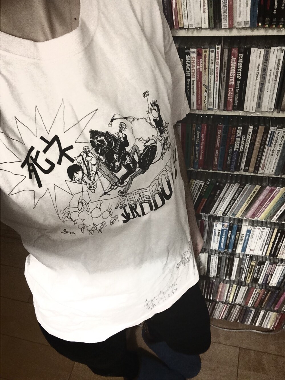 「オタクコーデ×映画『海月姫』、バンドT、おもしろT」｜「銀杏BOYZのアイテム（Tシャツ/カットソー、ピンク系）」を使った、(nxn)さん（レディース・154cm）の冬コーディネートの1枚目の写真