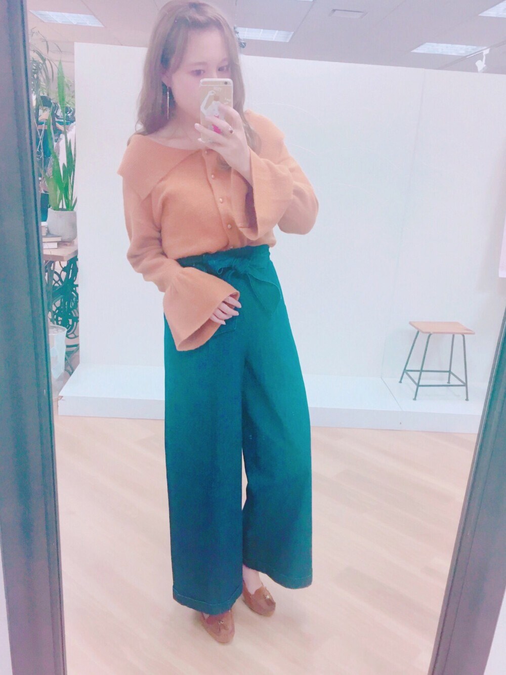 「秋冬コーデ、シンプルコーデ、大人カジュアル、デニム、デニムパンツ、ワイドパンツ、ニット、H&M、ootd」｜「これから入る新作💘のアイテム（ニット/セーター、イエロー系）」を使った、yoshiko Takayamaさん（レディース・165cm）の秋コーディネートの1枚目の写真