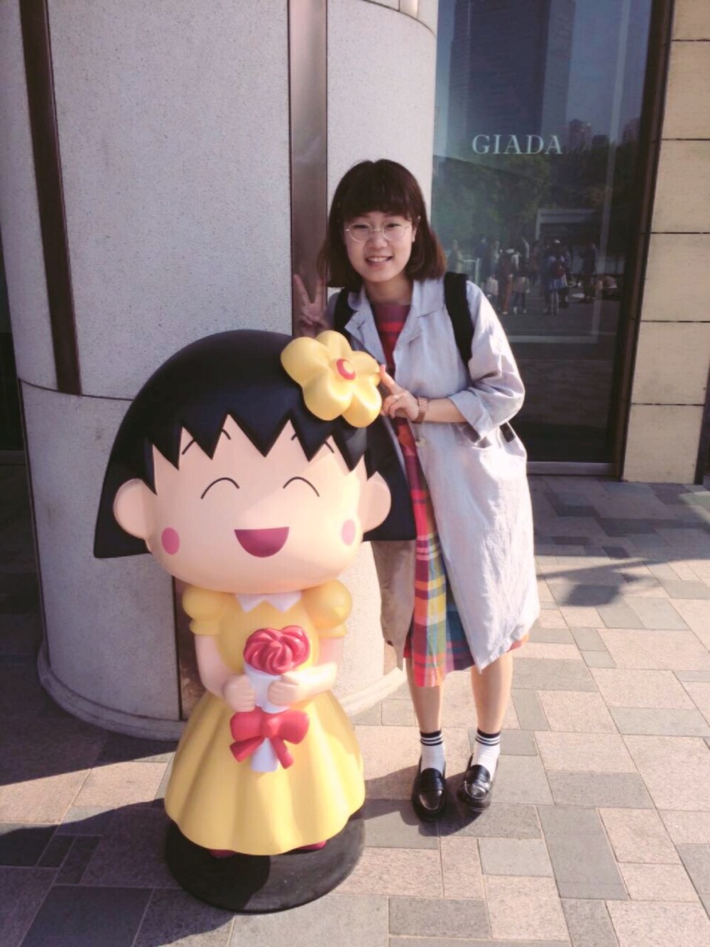 「高岛屋chibimaruko」｜「creamchildのアイテム（トレンチコート、グレー系）」を使った、minweiさん（レディース・163cm）の春コーディネートの1枚目の写真