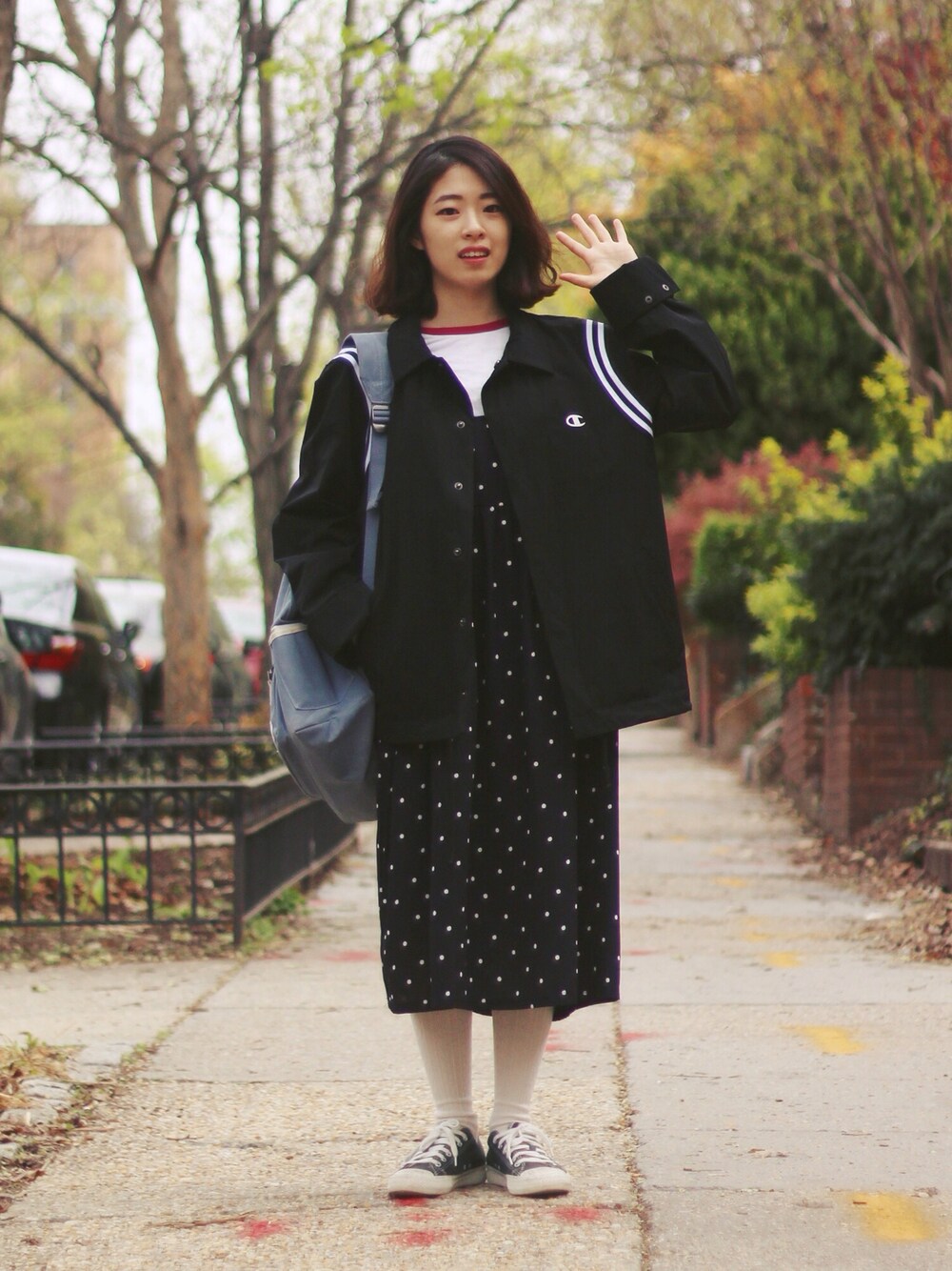 「Champion、woodwood、among、coach jacket、onepiece、MUJI、EASTPAK、backpack」｜「Championのアイテム（ナイロンジャケット、ブラック系）」を使った、MINIPA (ミニーパー!)さん（レディース・153cm）の春コーディネートの1枚目の写真