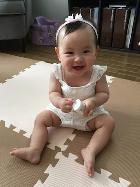 「H&M（エイチ・アンド・エム）のアイテム（ロンパース、ホワイト系）」を使った、Bab☺︎yuinaaさん（キッズ・80cm）の春コーディネート