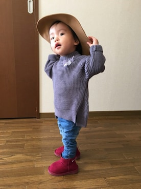 「petit main（プティマイン）のアイテム（ニット/セーター、パープル系）」を使った、Bab☺︎yuinaaさん（キッズ・80cm）の冬コーディネート