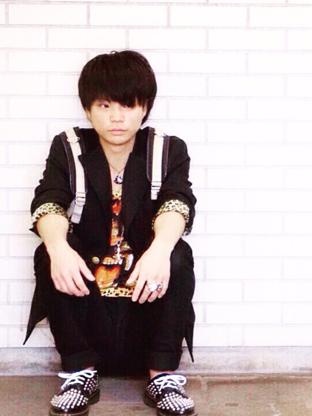 「Vivienne Westwood、Dr.Martens、NUMBER (N)INE、KRIS VAN ASSCHE、レオパード、スタッズ、スナップ、autumn」｜「Vivienne Westwoodのアイテム（スーツジャケット、ブラック系）」を使った、ぱるぷんてさん（メンズ・177cm）の秋コーディネートの1枚目の写真