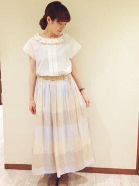 「POU DOU DOU（プードゥドゥ）の綿麻ブロックチェックギャザーロングスカート（スカート、ベージュ系）」を使った、ホシさん（レディース・160cm）の夏コーディネート