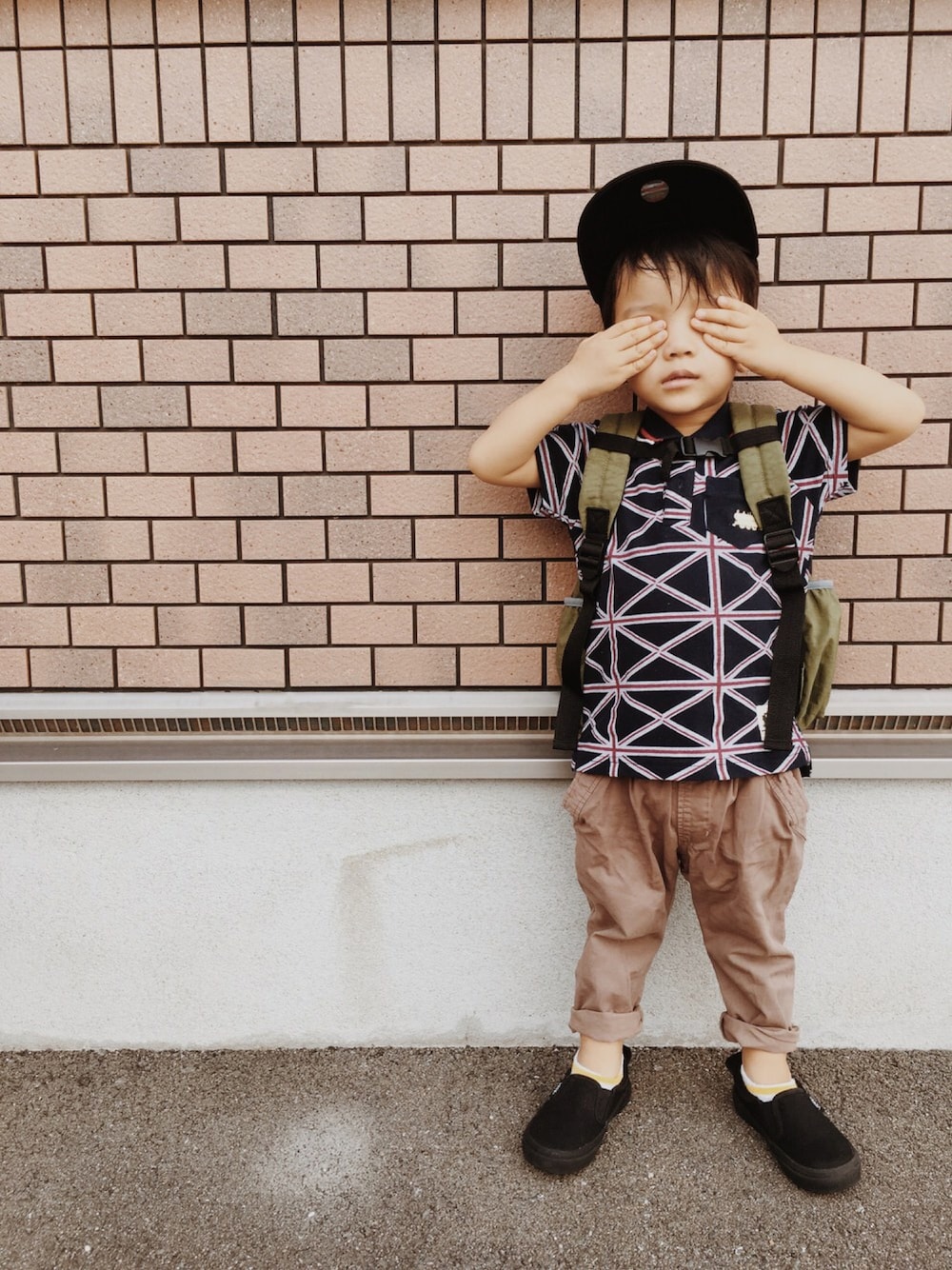 「kids、カジュアル、おとこのこ、男の子、ピクサー展」｜「NEW ERAのNEWERA KIDS 59FIFTY NEW YORK YANKEES UNDERVISOR BROOKLYN BLACK [ NEW ERA CAP ]（キャップ、ブラック系）」を使った、nekosakisanさん（キッズ・90cm）の夏コーディネートの1枚目の写真