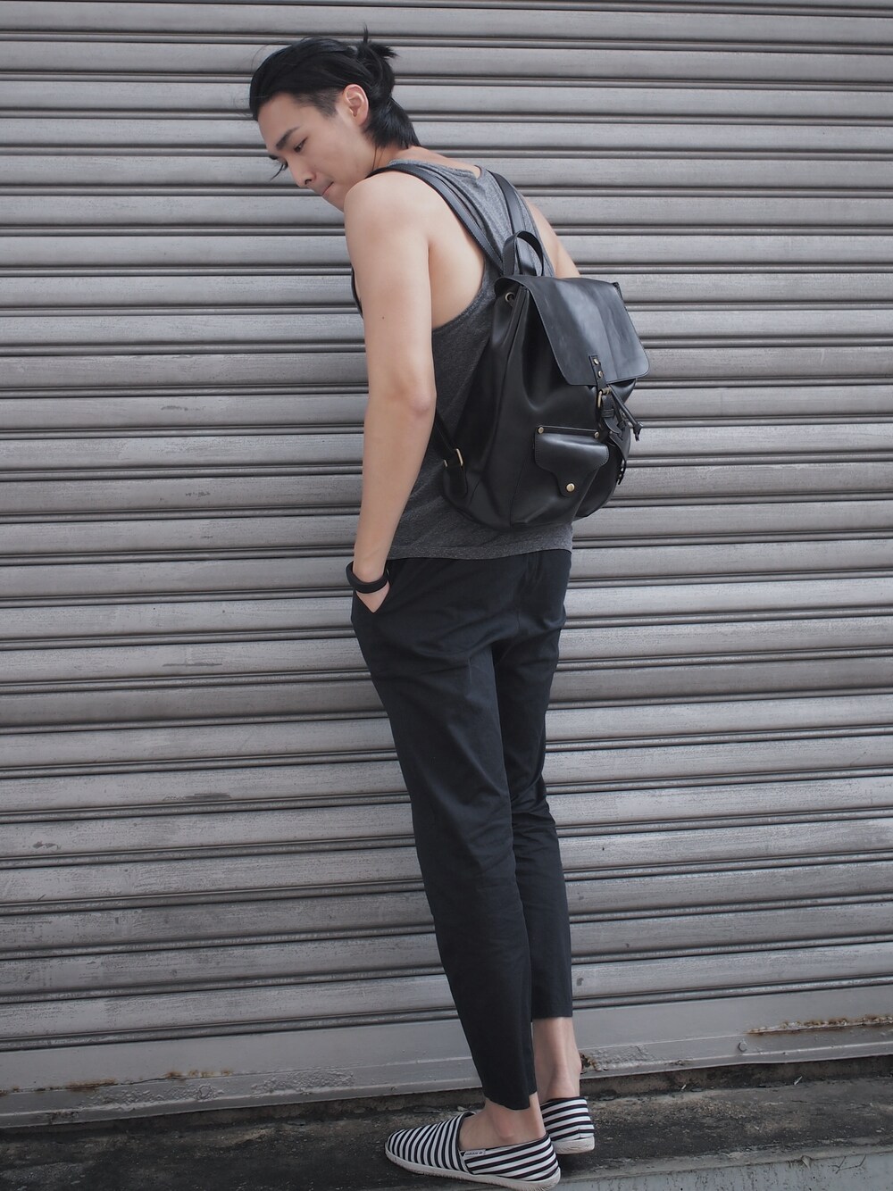 「bagpacks、snaps、ootd、NORMCORE」｜「Kalixstyleのアイテム（バックパック/リュック、ブラック系）」を使った、菲力Felix さん（メンズ・185cm）の夏コーディネートの1枚目の写真