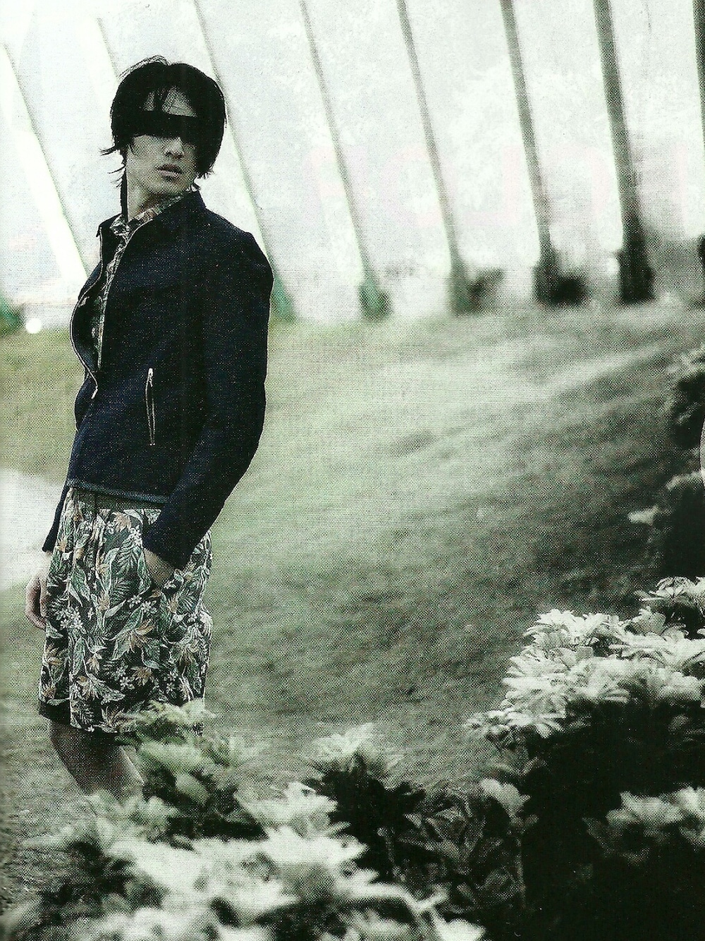 「hk、floral、model、blind」｜「kolorのアイテム（ポロシャツ、その他）」を使った、菲力Felix さん（メンズ・185cm）の夏コーディネートの1枚目の写真