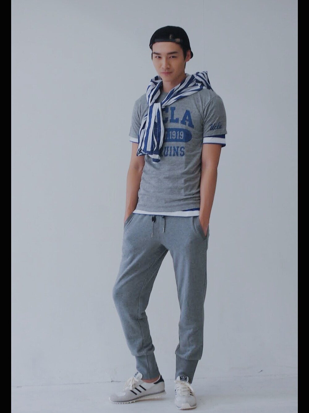 「magazine、model、sporty、hk」｜「GLOBAL WORKのアイテム（キャップ、ブルー系）」を使った、菲力Felix さん（メンズ・185cm）の夏コーディネートの1枚目の写真