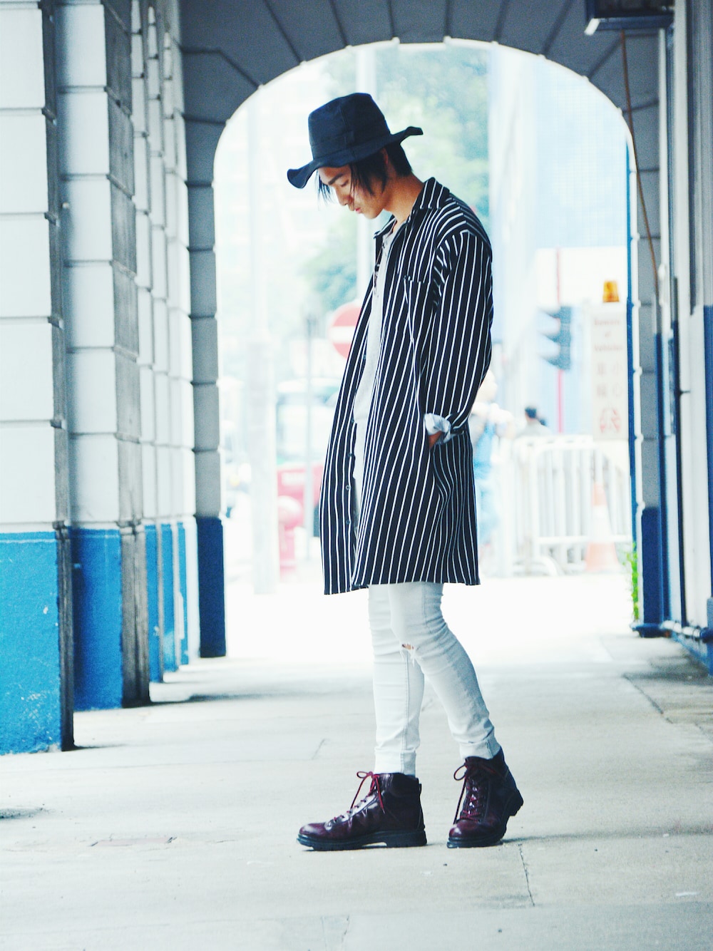 「BLACK&WHITE、streetsnaps、men、hk、model」｜「Kalixstyleのアイテム（シャツ/ブラウス、ブラック系）」を使った、菲力Felix さん（メンズ・185cm）の秋コーディネートの1枚目の写真